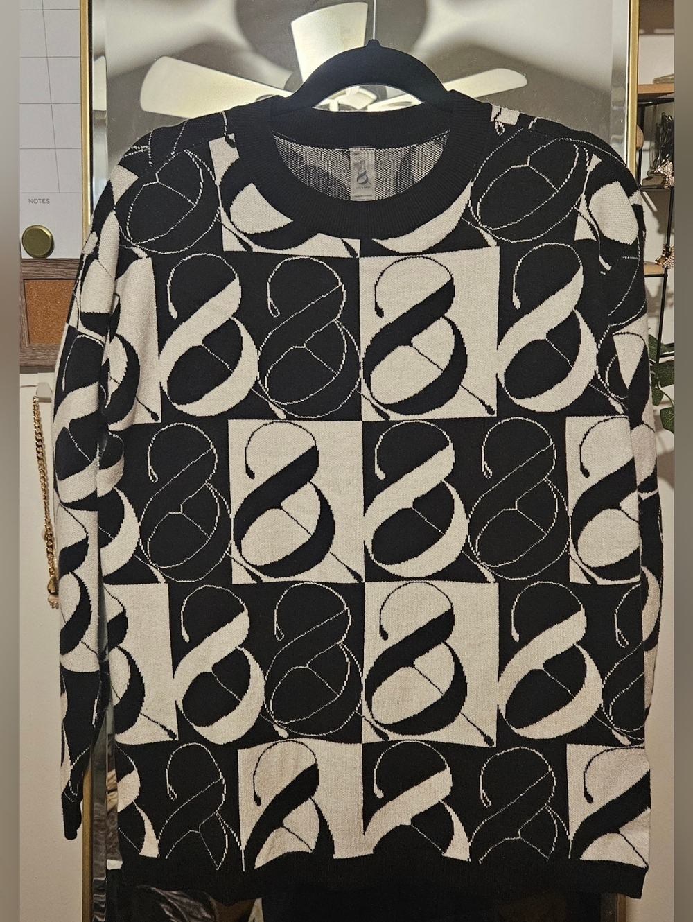 Woman's Black & White Geometric Pattern Crewneck Sweater Runs Oversize Fit MED